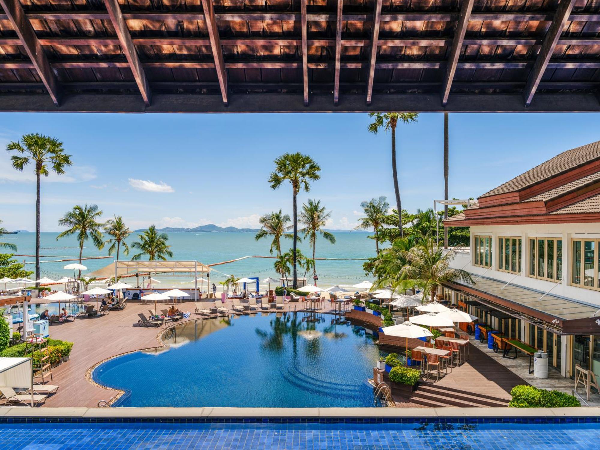 Pullman Pattaya Hotel G Buitenkant foto The Royal Paradise Hotel & Spa