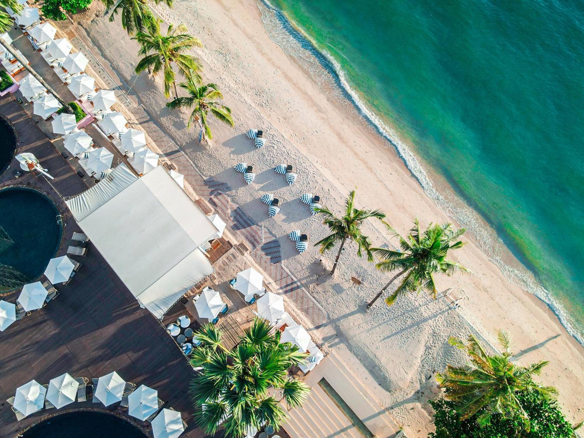 Pullman Pattaya Hotel G Buitenkant foto Aerial view of the beach